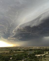 Large “shelf” cloud looms over the Kansas prairie. These cloud types can bring large and enduring thunderstorms with heavy rain. The PNNL study focused on these storms and their origin, which is pinned to the contrasting environment of the changes over the Southern Great Plains and the nearest ocean, pulling wind-driven and moisture-laden clouds from the Gulf of Mexico to the Great Plains in spring and summer. Graphic courtesy of Rachel Miles, licensed by Creative Commons.
